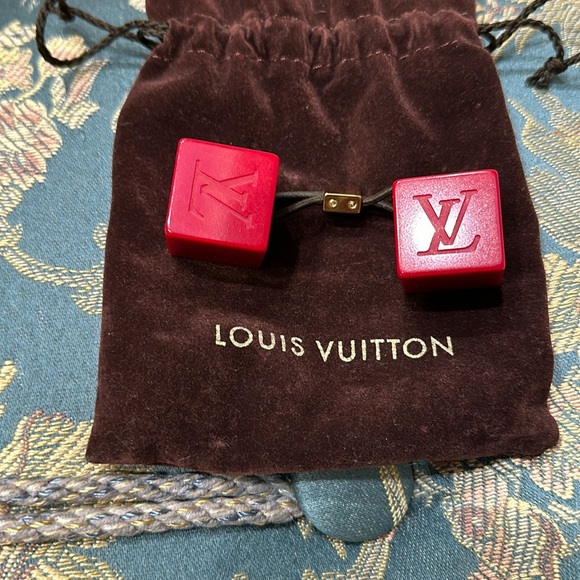 Louis Vuitton red cube ponytail holder - Picture 1 of 2